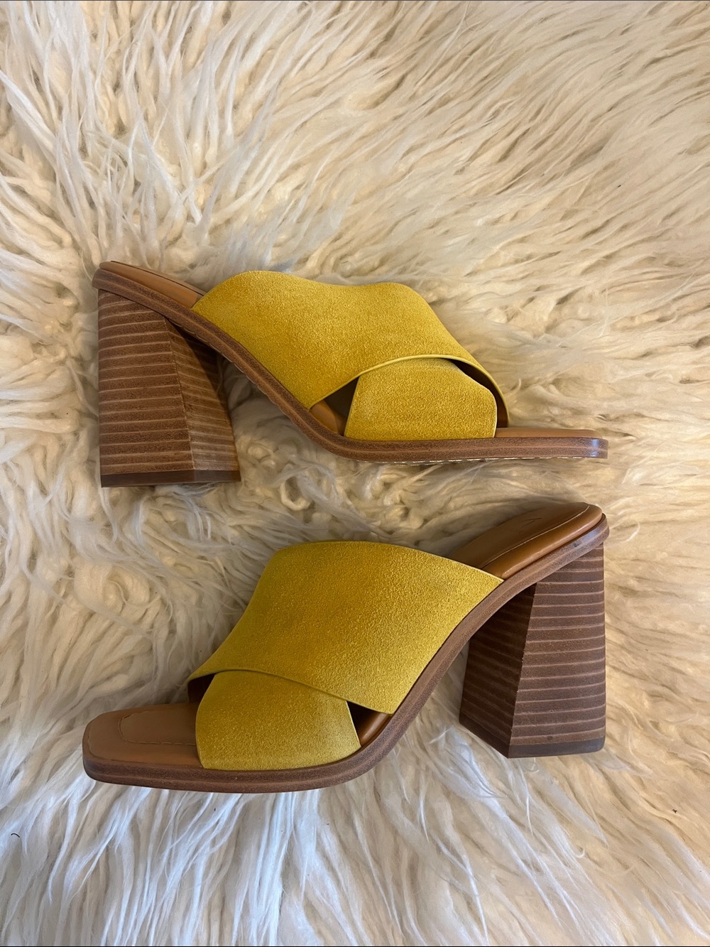 NWT Marc Fisher Women’s Barli Wood Heel in Sun Yellow Size 7.5